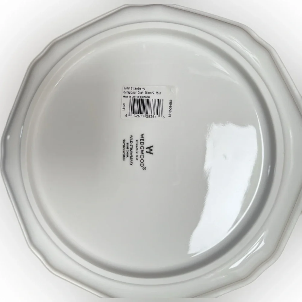 Wedgwood Wild Strawberry Plate - Picture 2 of 2